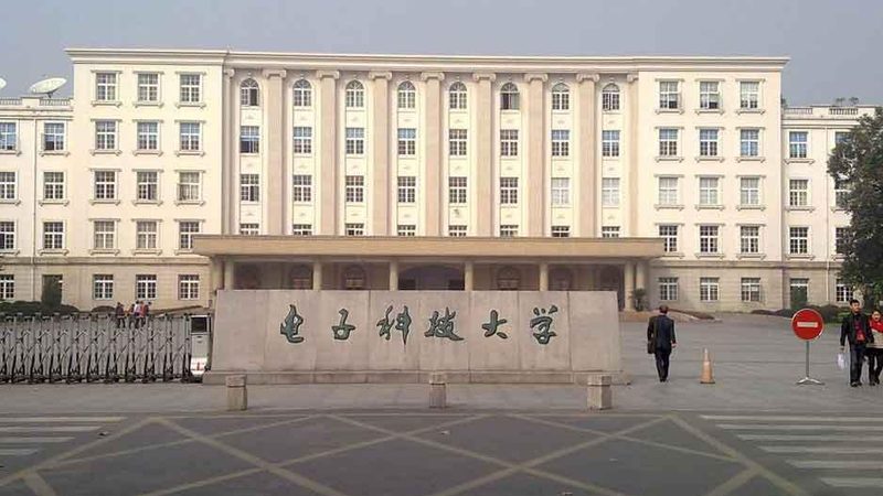 深圳S8050三极管批发：揭秘三极管的核心参数与应用